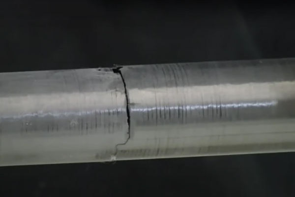 熱塑性碳纖維制品會出現(xiàn)分層開裂的情況嗎？