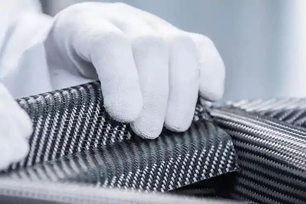 碳纖維預(yù)浸料鋪層處理過程中的幾點注意事項