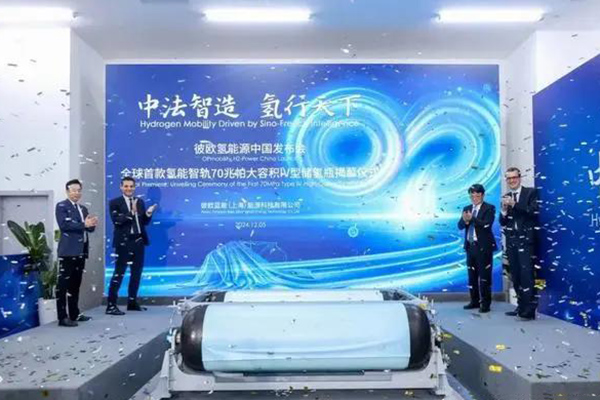 全球首款氫能70MP大容積儲氫瓶亮相，碳纖維纏繞工藝制成