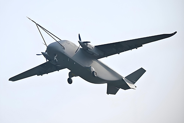 深度解碼“長鷹-8”首飛：碳纖維如何撐起“空中重卡”的硬核脊梁？