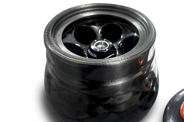 輕量化工程的底層邏輯：深度解析碳纖維零件的制造工藝