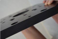 一塊碳纖維板是如何經(jīng)過模壓成型的？